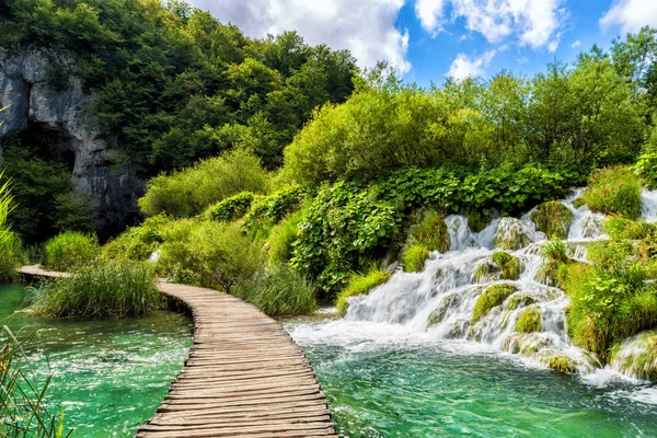 Beautiful Sunny Day Plitvice Lakes National Park Tourist Route Wooden — Stock Photo, Image