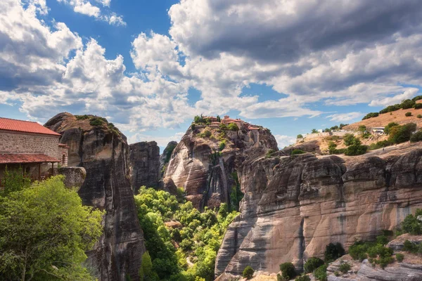 Meteora Grande Mosteiro Rocha Alta Bela Paisagem Com Céu Azul — Fotografia de Stock