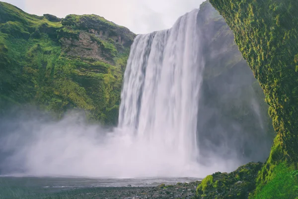 Impresionante Cascada Skogafoss Sur Islandia Skogar Días Lluviosos Paisaje Malhumorado —  Fotos de Stock