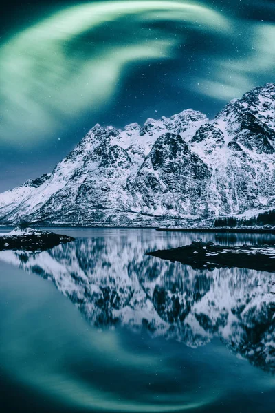 Aurora Boreal Las Islas Lofoten Noruega Increíble Paisaje Nocturno Invierno — Foto de Stock