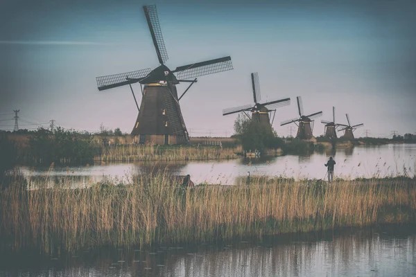 Geweldige Natuur Schilderachtige Vintage Landschap Met Windmolens Lucht Water Traditionele — Stockfoto