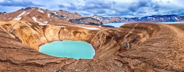 Şaşırtıcı doğa manzara, Viti krater jeotermal Gölü ve Oskjuvatn Gölü Askja caldera, İzlanda yaylalarında. Doğa Manzaralı panoramik görünüm, açık seyahat arka plan