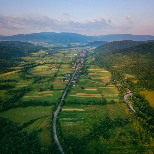 Aerial View Beautiful Wooded Carpathian Mountains Small Village Summer Landscape — Stock Photo, Image