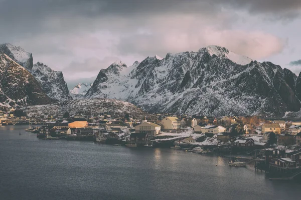 Famoso Pueblo Pesquero Reine Las Islas Lofoten Norte Noruega Dramático —  Fotos de Stock