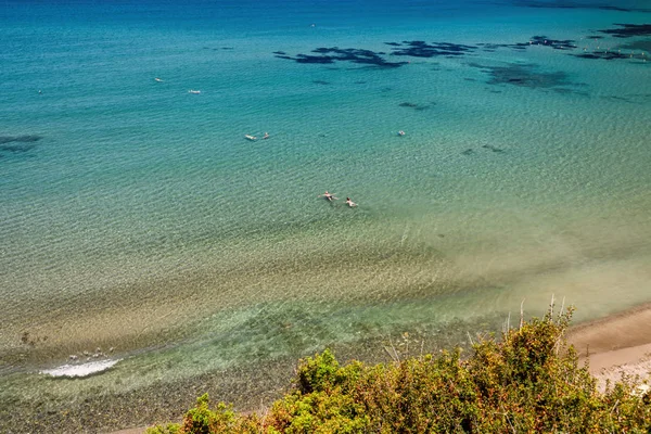 Güzel Rum köyü şaşırtıcı ile Bali plajlar ve Yunanistan Crete adada kez .