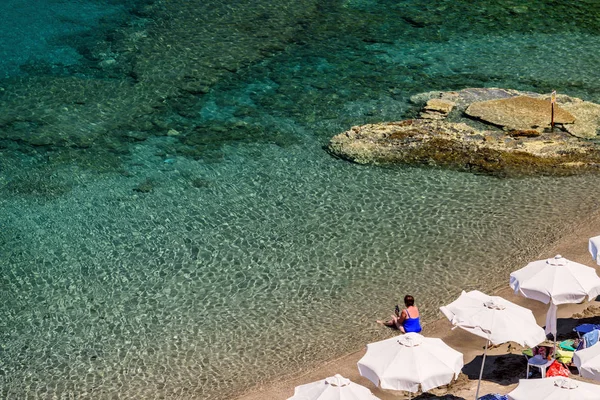 Güzel Rum köyü şaşırtıcı ile Bali plajlar ve Yunanistan Crete adada kez .