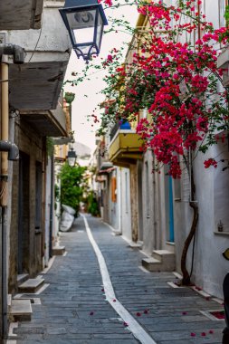 Güzel caddede Resmo akşam saat içinde. Crete island, Yunanistan .