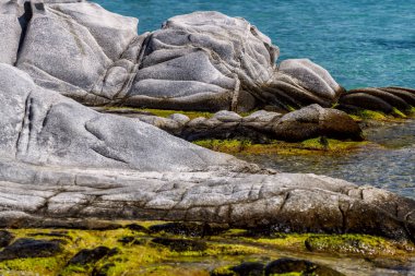Ünlü Kolimbitres plaj ve büyük taşlar: Paros, Yunanistan. Cyclades Adası