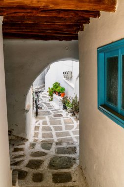 Geleneksel cyclades mimarisinde Paros Adası, Naoussa köyü. Yunanistan.