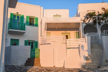 Geleneksel cyclades mimarisinde Paros Adası, Naoussa köyü. Yunanistan.