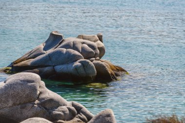 Ünlü Kolymbitres plaj ve büyük taşlar: Paros, Yunanistan. Cyclades Adası