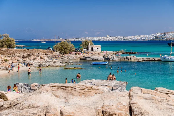 2018 Gente Está Relajando Playa Kolymbithres Isla Paros Grecia —  Fotos de Stock