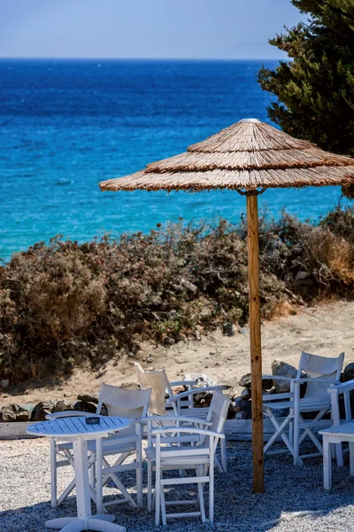 Schöne Aussicht und Entspannung am Strand auf der Insel Paros, Griechenland — Stockfoto