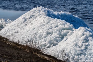 Vyshgorod, Ukrayna Kiev denizde baharın ilk gün yakın: