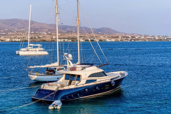 29.08.2018 - Barco en la isla de Antiparos, Grecia . — Foto de Stock