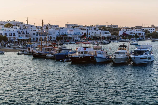 29.08.2018 - Barco en la isla de Antiparos, Grecia . —  Fotos de Stock