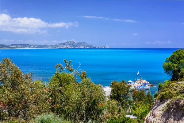 Kolymbia Strände mit der felsigen Küste und dem hellen Meer in Rhodos Insel, Griechenland. — Stockfoto