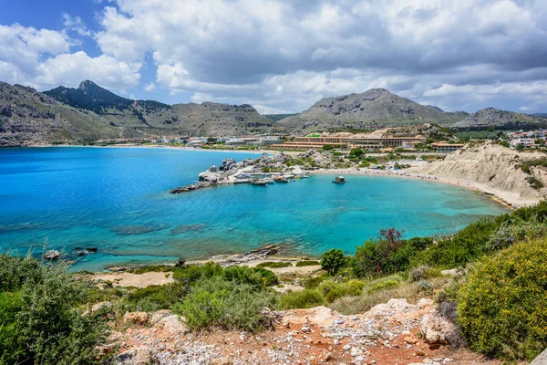 Kolymbia Strände mit der felsigen Küste und dem hellen Meer in Rhodos Insel, Griechenland. — Stockfoto