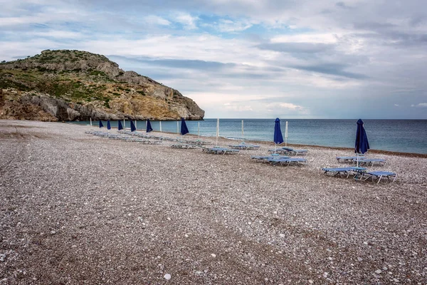 Longue plage près de la plage Antony Queen sur l'île de Rhodes, Grèce. Dodekanes — Photo