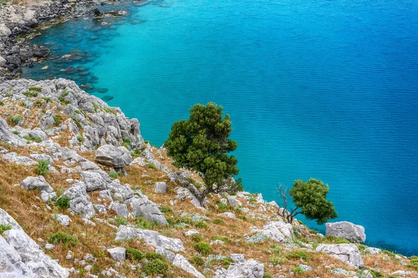 Bella vista sulla natura da uno dei castelli in rovina. Isola di Rodi, Grecia — Foto Stock