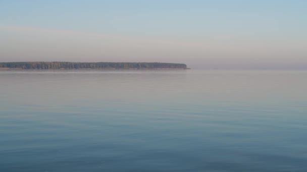 Calme de la mer de Kiev près de la région de Tchernobyl, Ukraine 