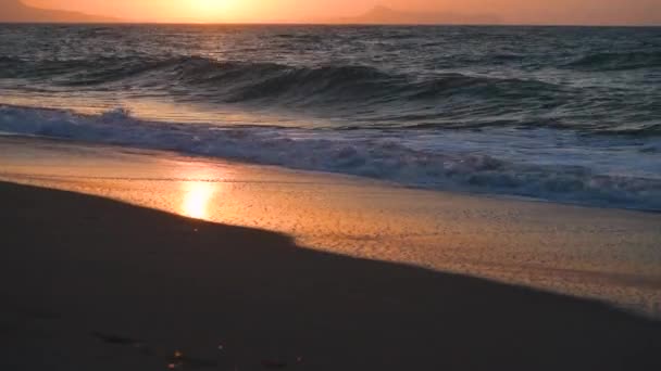 Pôr Sol Vista Mar Com Ondas Creta Grécia Sol Caindo — Vídeo de Stock