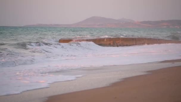 Vista Mar Atardecer Mar Con Olas Creta Grecia Sol Cayendo — Vídeo de stock