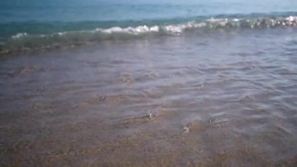 Ruhiges Kristallklares Wasser Des Mittelmeeres Der Nähe Von Rethymno Betoninsel — Stockvideo