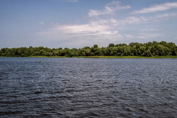 17.06.2019 - Dnipro Nehri üzerinde teknedeki ler, Kiev şehri, Ukrayna