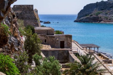 Yunanistan'ın Girit adasının Elounda körfezinde Spinalonga ada mimarisi