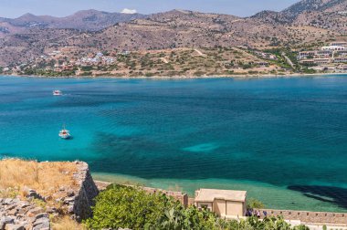 Yunanistan'ın Girit adasının Elounda körfezinde Spinalonga ada mimarisi