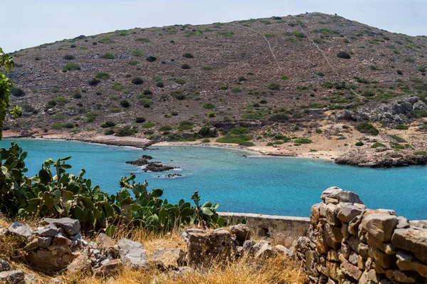 Yunanistan'ın Girit adasının Elounda körfezinde Spinalonga ada mimarisi
