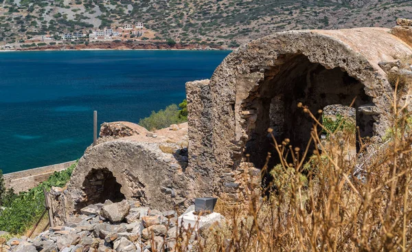 Architettura dell'isola di Spinalonga nella baia di Elounda dell'isola di Creta in Grecia — Foto Stock