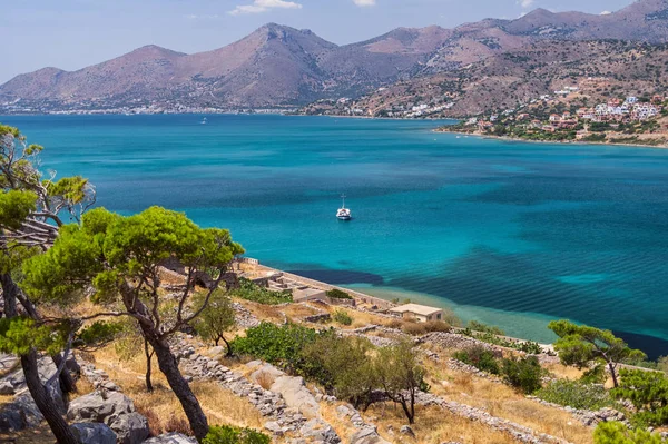 Eiland Spinalonga in Elounda baai van Kreta in Griekenland — Stockfoto