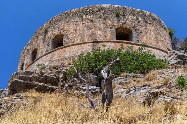 Yunanistan'ın Girit adasının Elounda körfezinde Spinalonga ada mimarisi — Stok fotoğraf