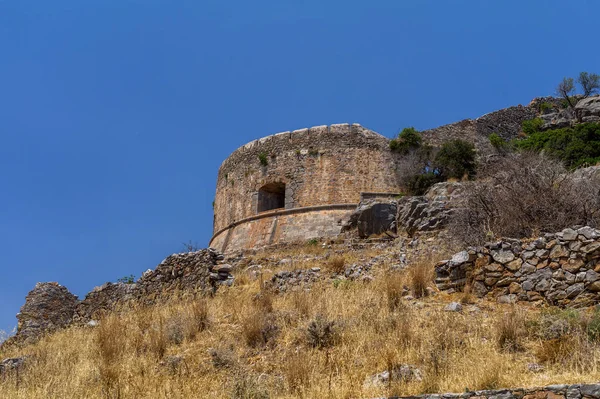 Yunanistan'ın Girit adasının Elounda körfezinde Spinalonga ada mimarisi — Stok fotoğraf