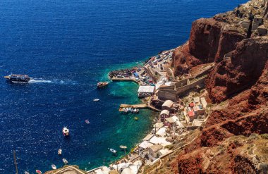 6.26.2013 - Santorini adasındaki limana bak. Cyclades adası, Yunanistan