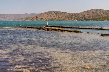 Elounda kasabasında ki yel değirmeni ve liman kalıntıları, Girit adası, Yunanistan