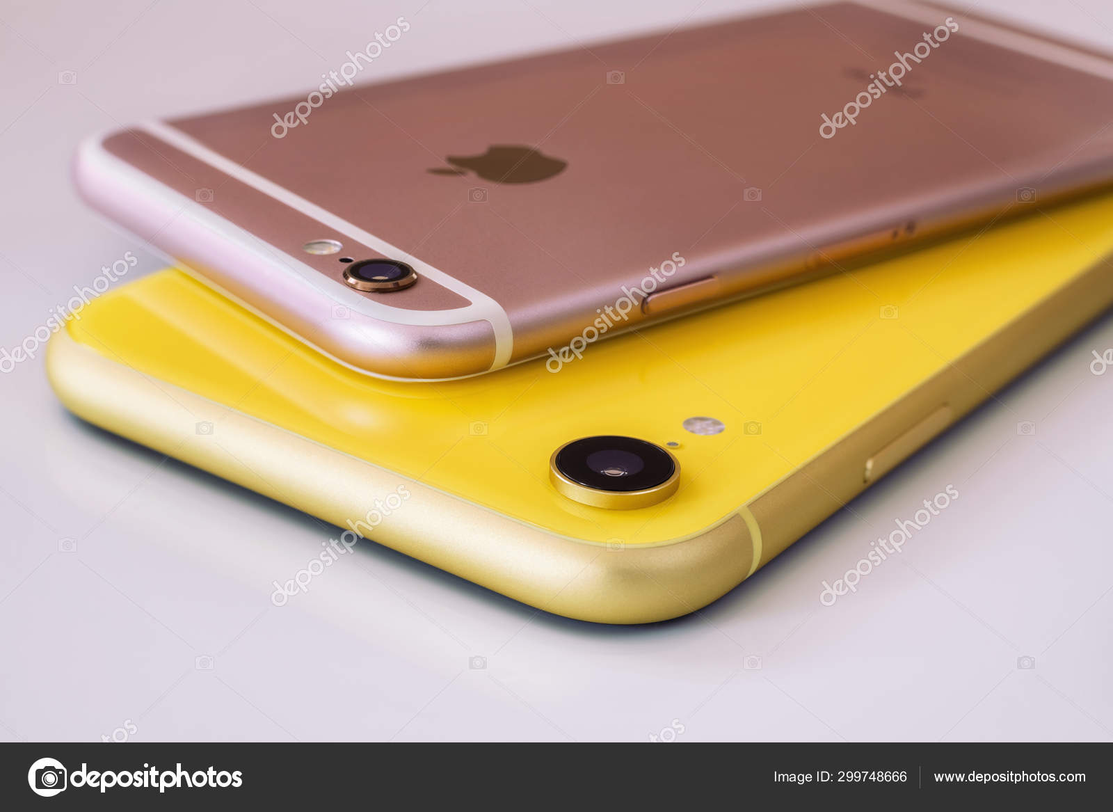 22 08 19 Ukraine Closeup Yellow Iphone Xr And Pink Iphone 6s On Isolated Background Stock Editorial Photo C Sipailova Yahoo Com