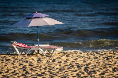 Eylülde akşam vakti Zatoka plajı. Odessa bölgesi, Zatoka, Ukrayna.