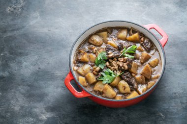 Patates ve sığır eti güveç baharatlı Hindistan cevizi et suyu, Tayland mutfağı, kopya alanı