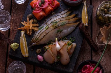 Marine somon, morina ve votka ile kalkan.