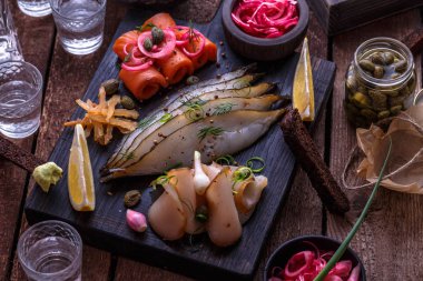 Balık meze için votka atış, görünümü Kapat