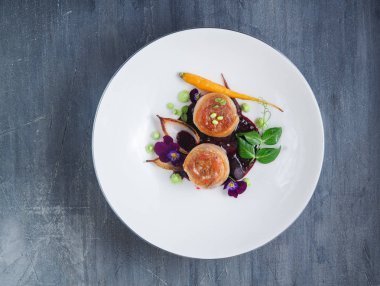 Pişmiş domuz Loin kızartma sebze, restoran yemek ile