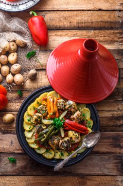 Chermoula balık tajine biber, Fas cousine ile.