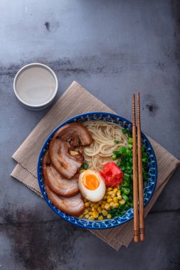 Japon tonkotsu ramen, domuz eti kemik suyu erişte, kopya alanı