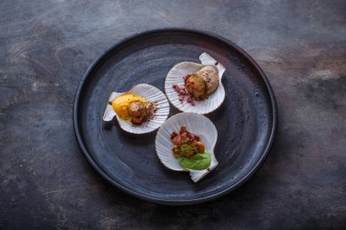 Kabak ve kar bezelye ve kestane ile ızgara tarak shell