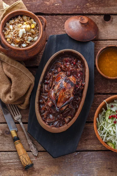 Geroosterde Hazel Grouse vlees met buckweat PAP en cranberry saus — Stockfoto