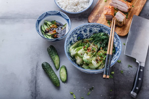 Stir-fried bok choy and pork belly, asian cuisine copy space — Stock Photo, Image