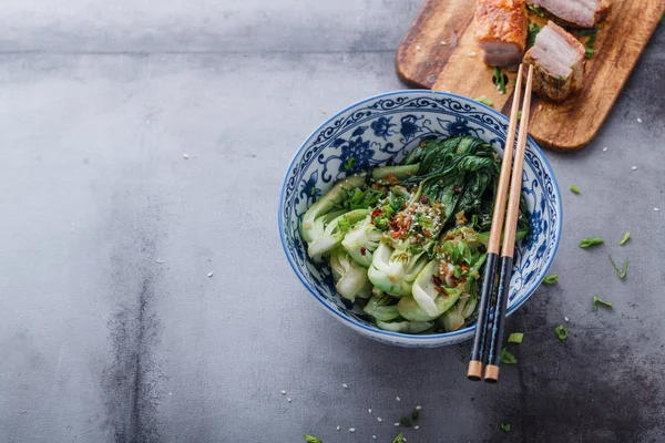 Stir-fry spicy bok choy on a plate. top view from above — Stock Photo, Image
